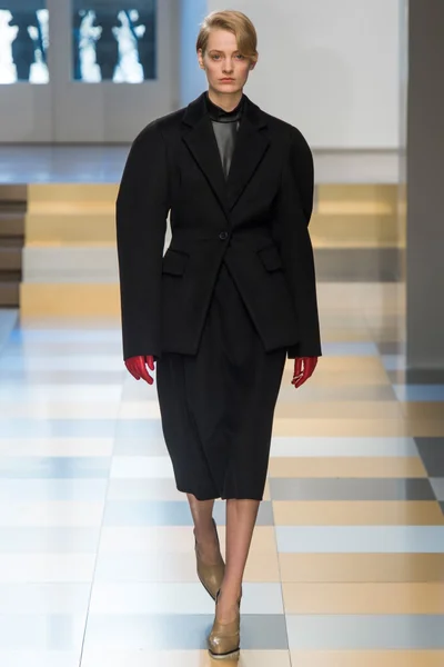 Look 8